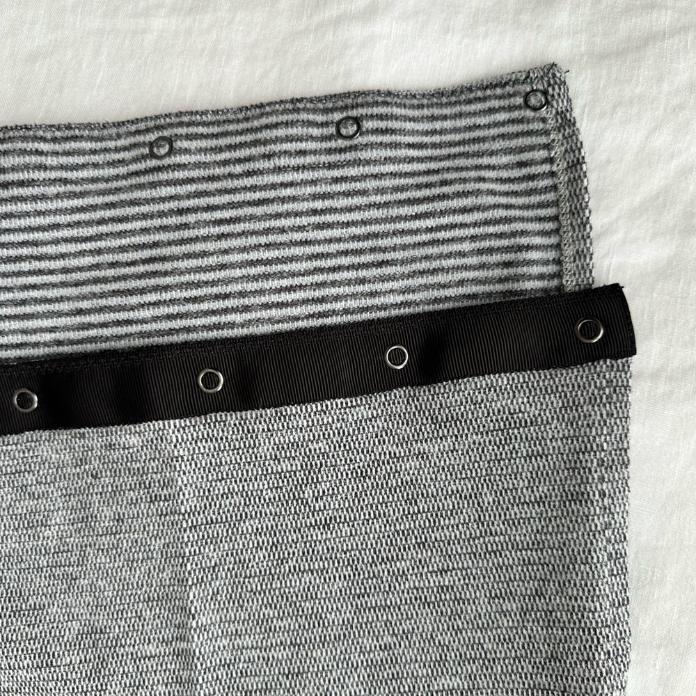 Lululemon - Striped snap scarf - grey - Picture 4 of 5